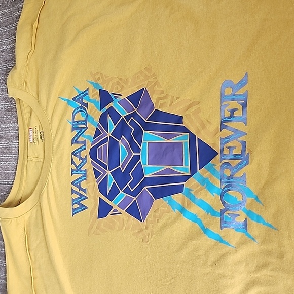 Women’s Marvel Wakanda Forever Short Sleeve T-shirt Size L - Picture 1 of 5